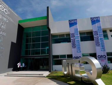 Francisco Domínguez entrega nuevas instalaciones de la UTEQ