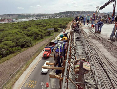 Francisco Domínguez supervisa obra de Viaducto Poniente