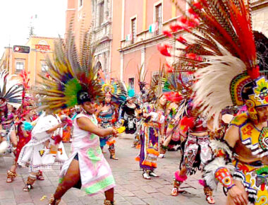 Diócesis pide a concheros bajar la afluencia de participantes en festejos a la Santa Cruz
