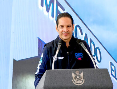 Francisco Domínguez entrega mercado en Cadereyta y anuncia inversión en SJR
