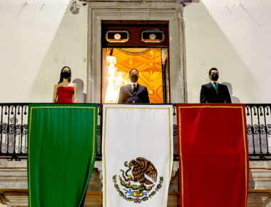 Francisco Domínguez reconoce el trabajo del sector salud en Ceremonia del Grito de Independencia