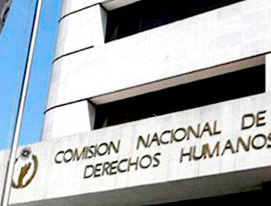Mujeres cumplen una semana protestando afuera de CNDH