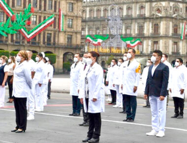 Reconocen a personal del sector salud que ha estado al frente contra Covid-19
