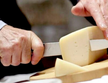 Prohibir venta de quesos y Yogurts es para proteger al consumidor: AMLO