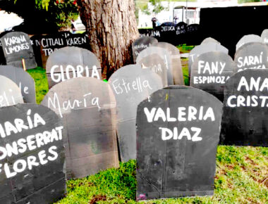 Lápidas en Los Arcos son colocadas en memoria de feminicidios